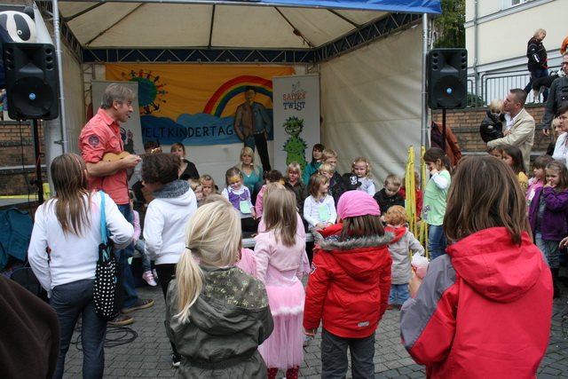 gal/2010/2010 Saitentwist Weltkindertag Essen Borbeck 20.09. AK -Bochold/2010 Saitentwist Weltkindertag Borbeck AK Bochold 20.09. 158.jpg